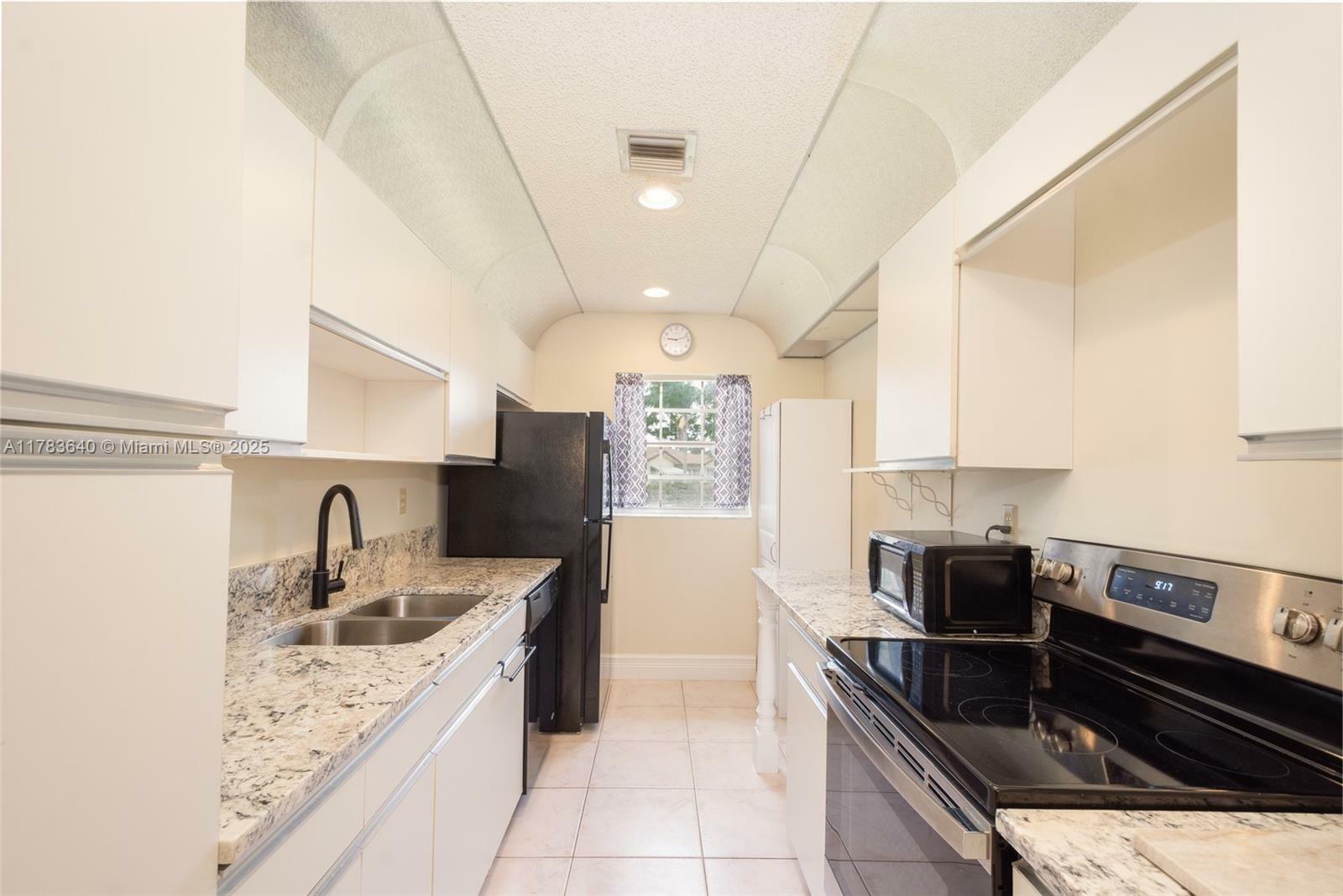 Property Photo: 13940 Nesting Way C FL 33484