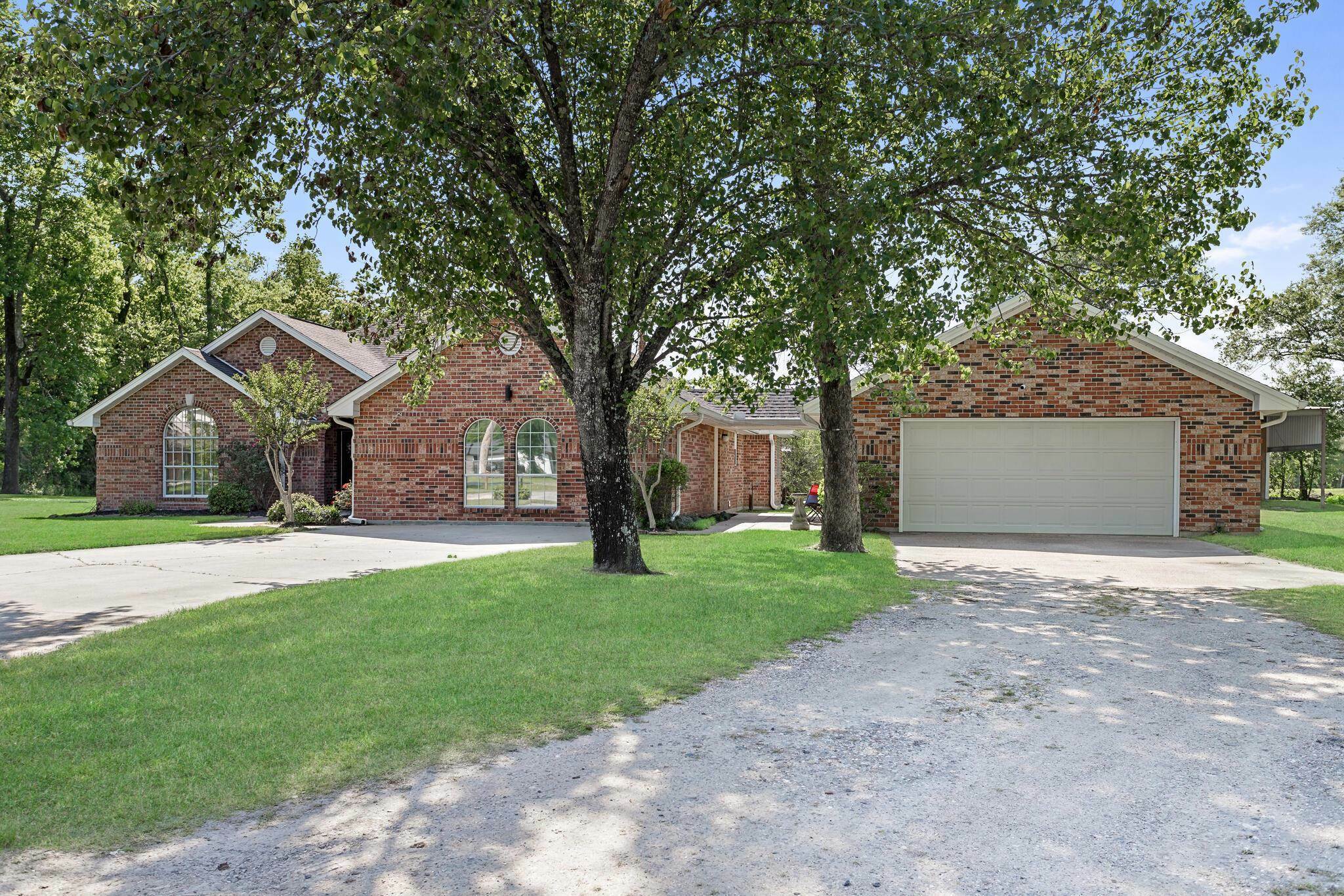 Property Photo: 7715 Royal Oak Ln. TX 77630