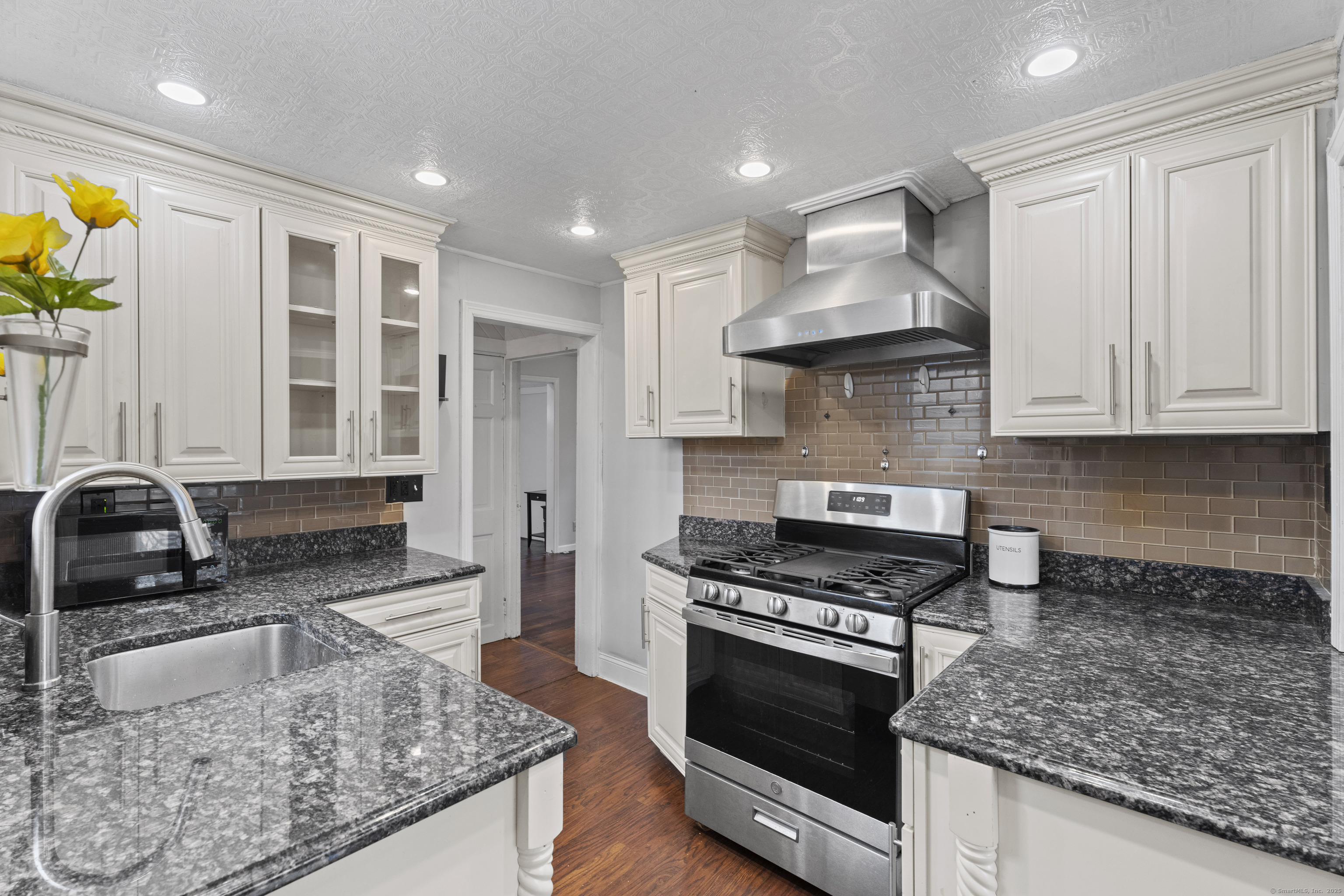 Property Photo: 14 Buell Street CT 06473
