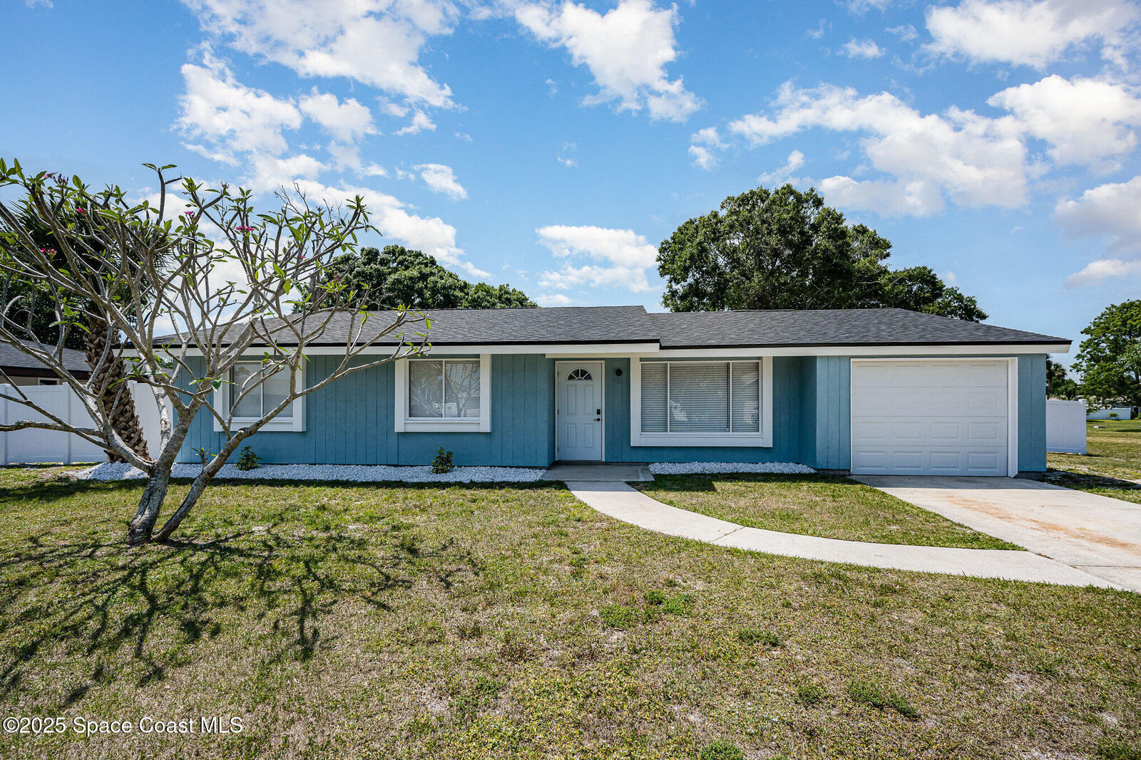 Property Photo: 980 Hooper Avenue NE FL 32905