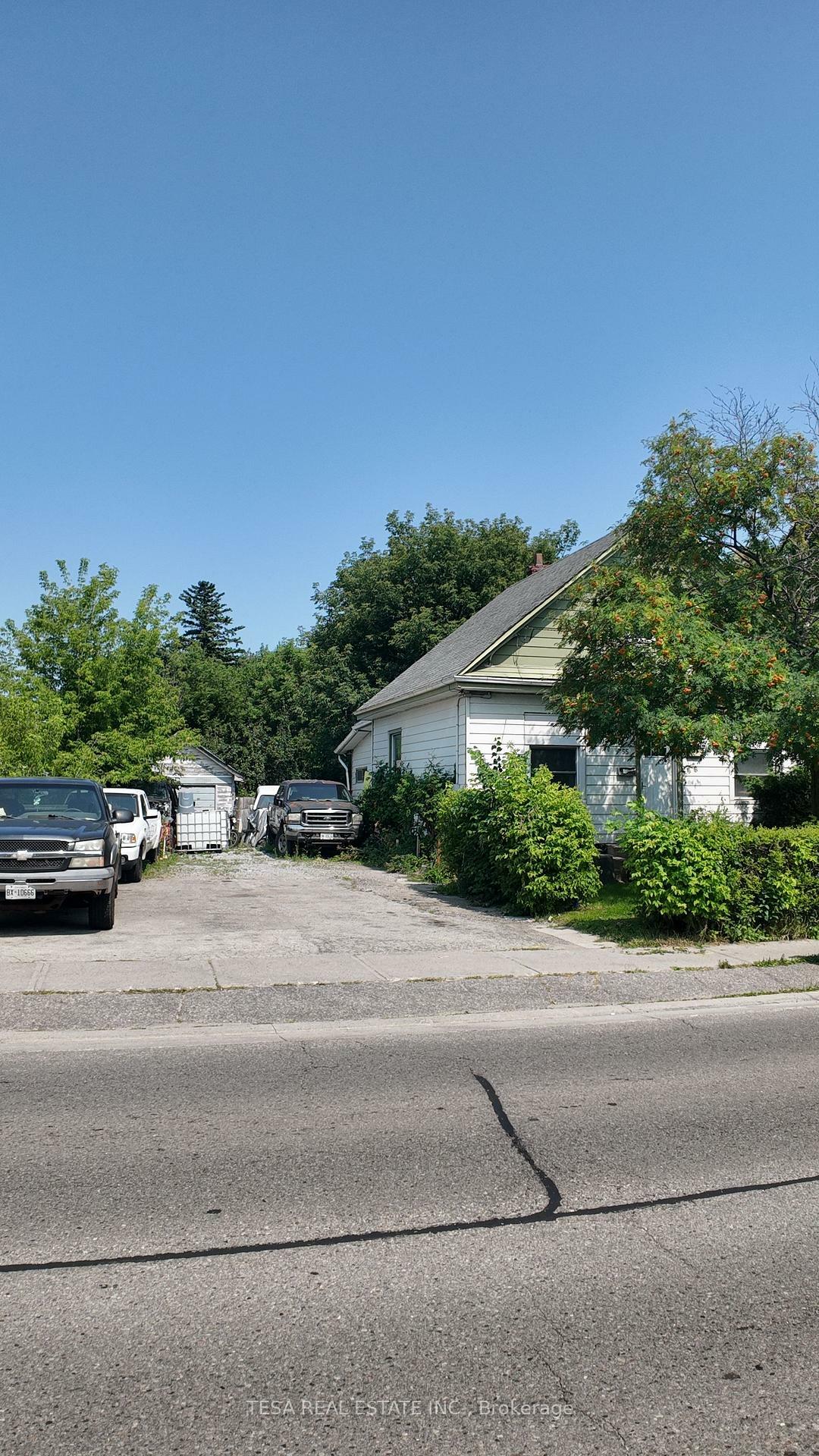 Property Photo: 55 Park Road S ON L1J 4G7