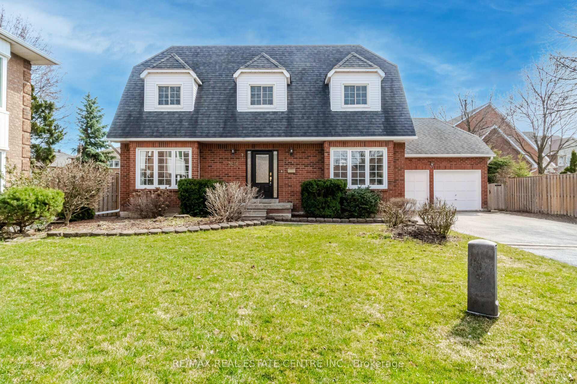 Property Photo: 3246 Trelawny Circle ON L5N 5G6
