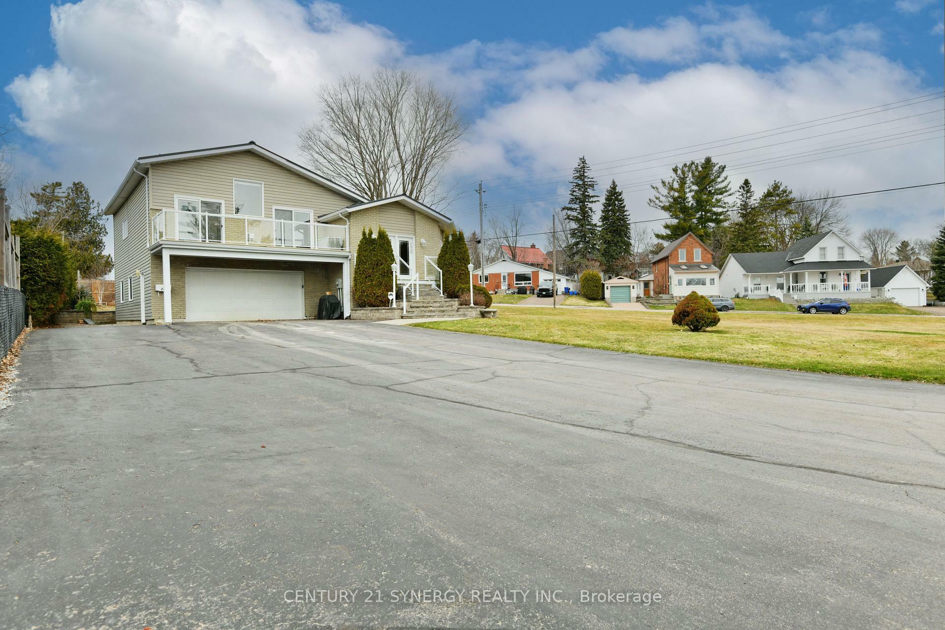 Property Photo: 220 Albert Street ON K7S 3Z7