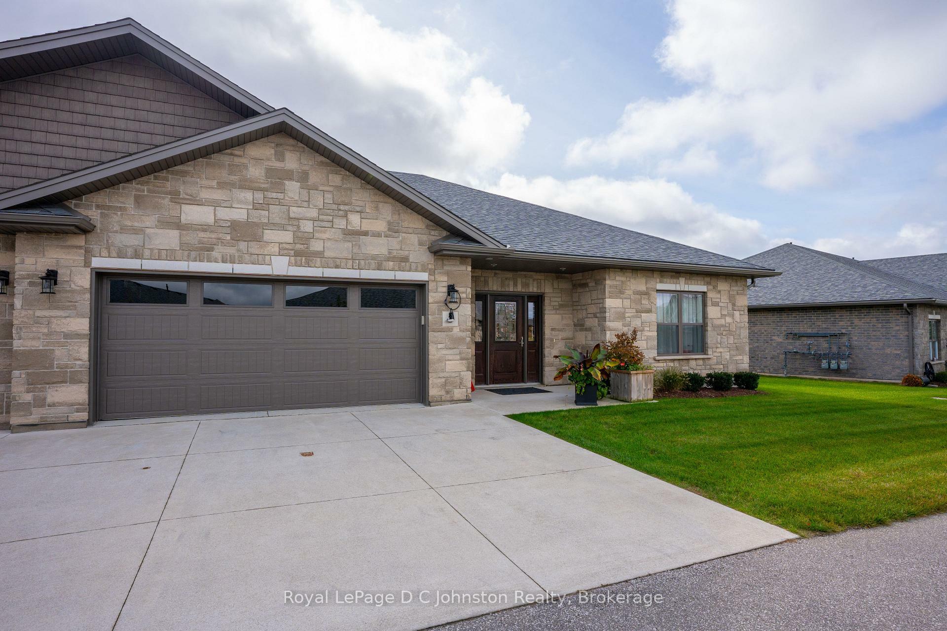 Property Photo: 1050 Waterloo Street 3 ON N0H 2C6