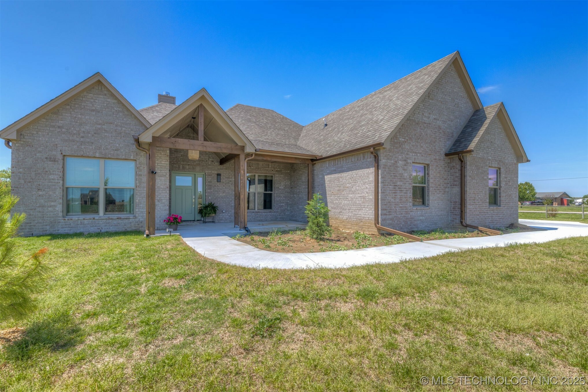 Property Photo: 18576 N Jamestown Avenue OK 74070