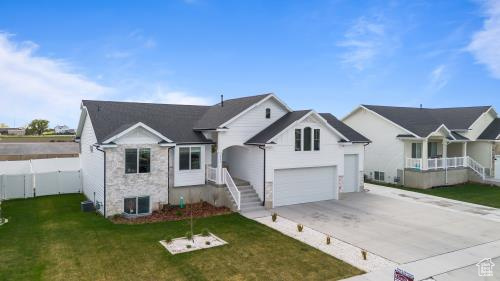 Property Photo: 1065 W 275 S UT 84337