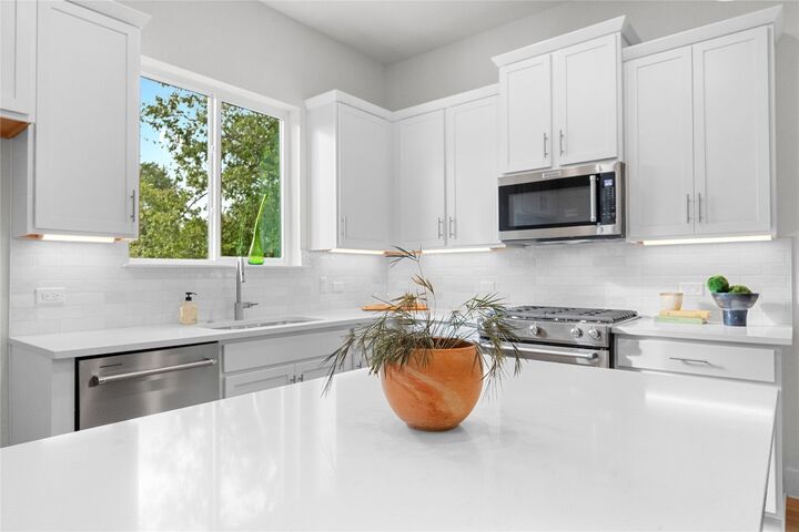 Property Photo: 760 Mansell Drive TX 78702