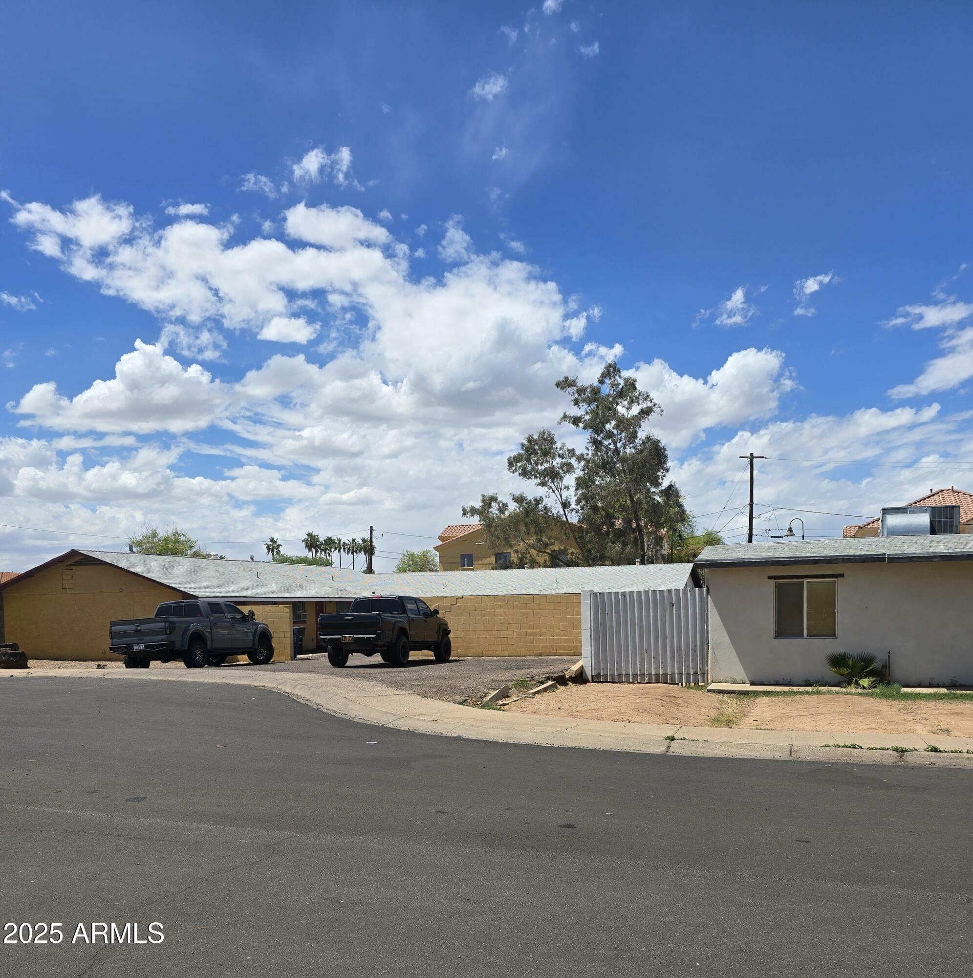 Property Photo: 1440 S Stanley Place AZ 85281