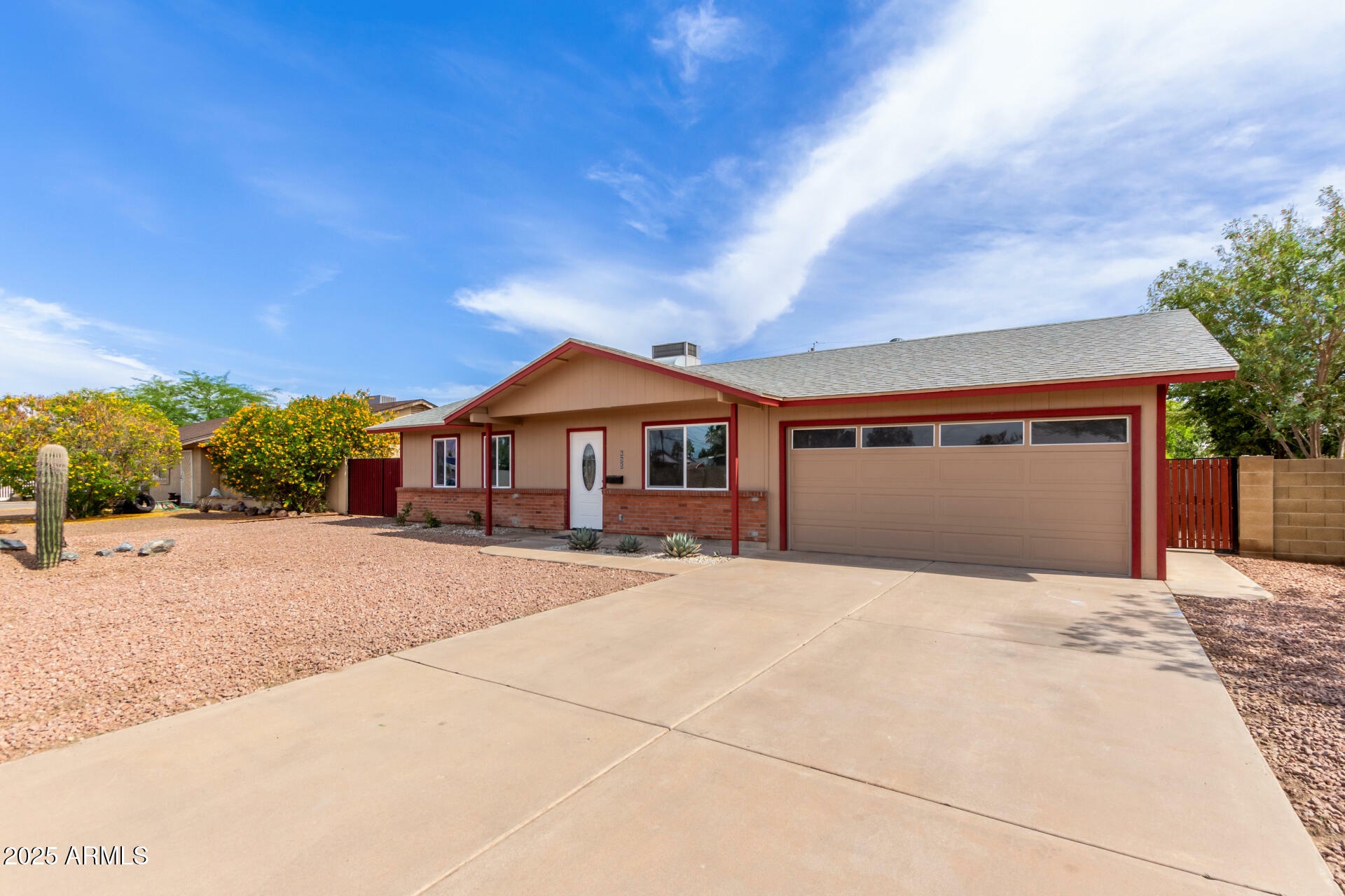 Property Photo:  655 E Hondo Avenue  AZ 85119 