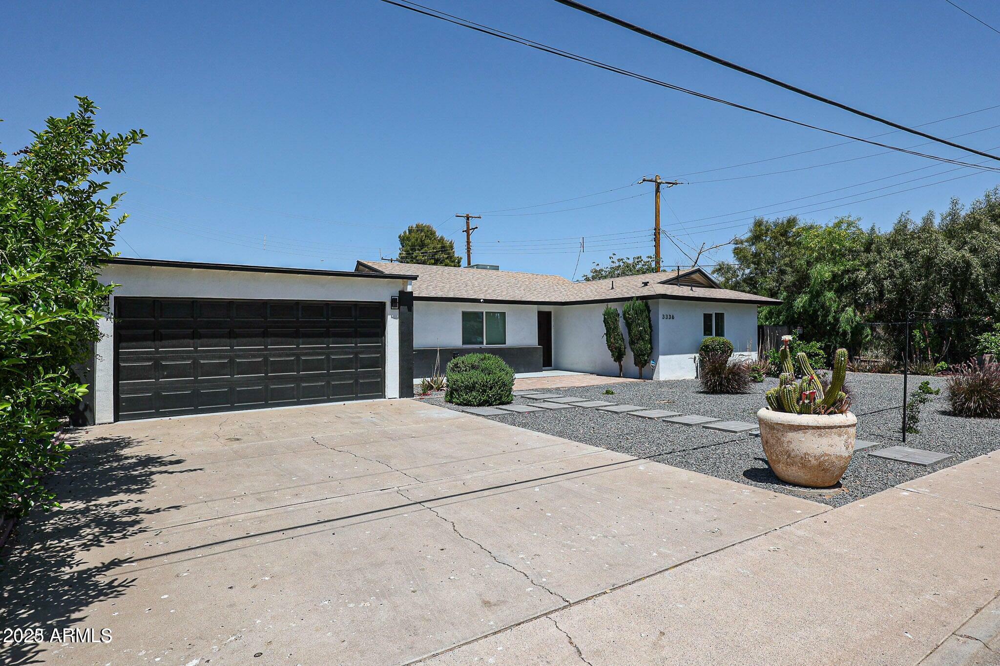 Property Photo: 3336 E Earll Drive AZ 85018