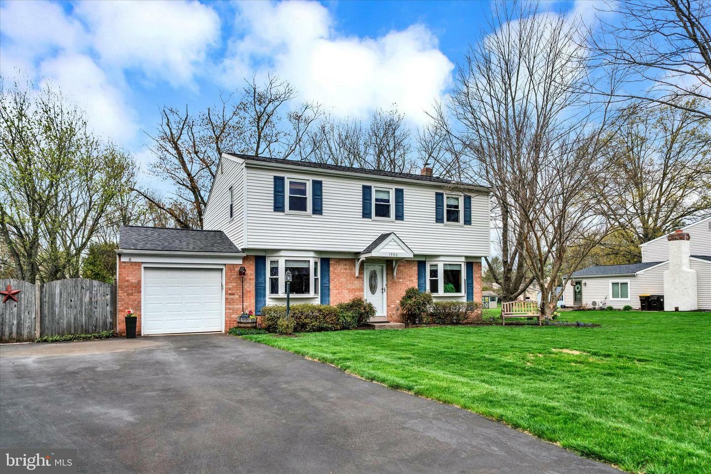 Property Photo: 1900 Rampart Lane PA 19446