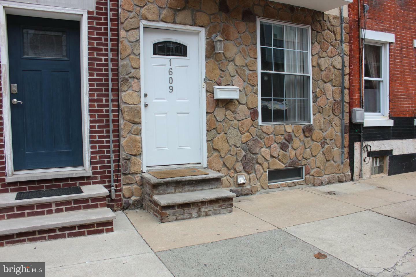 Property Photo: 1609 Latona Street PA 19146