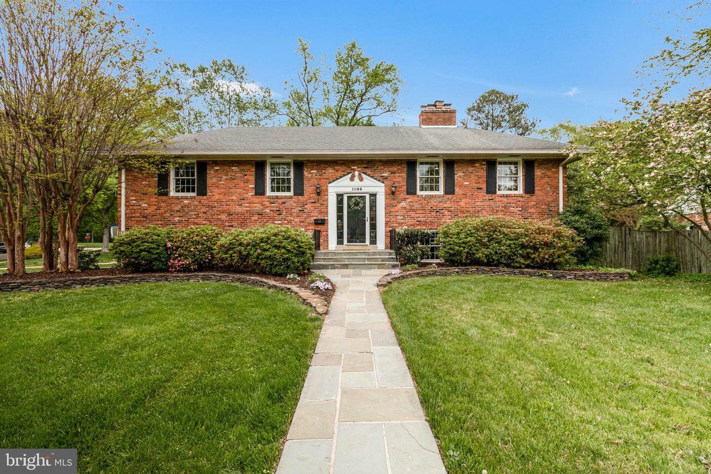 Property Photo: 1106 Emerald Drive VA 22308