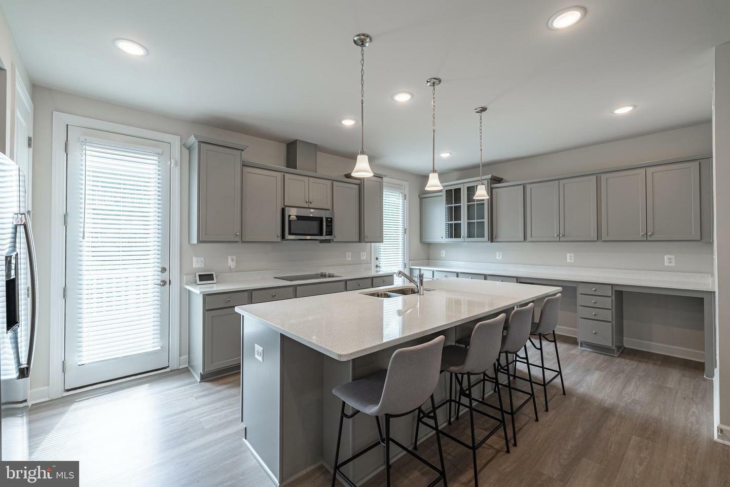 Property Photo: 7207 Mountaineer Drive VA 22306