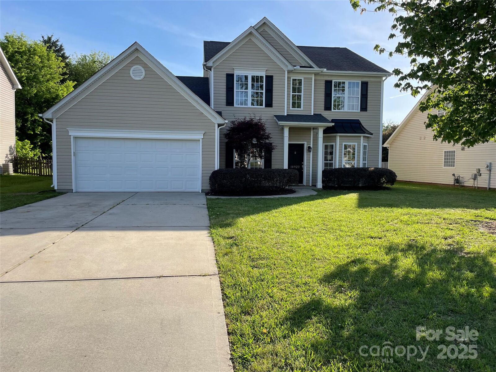 Property Photo: 10923 Amherst Glen Drive NC 28213