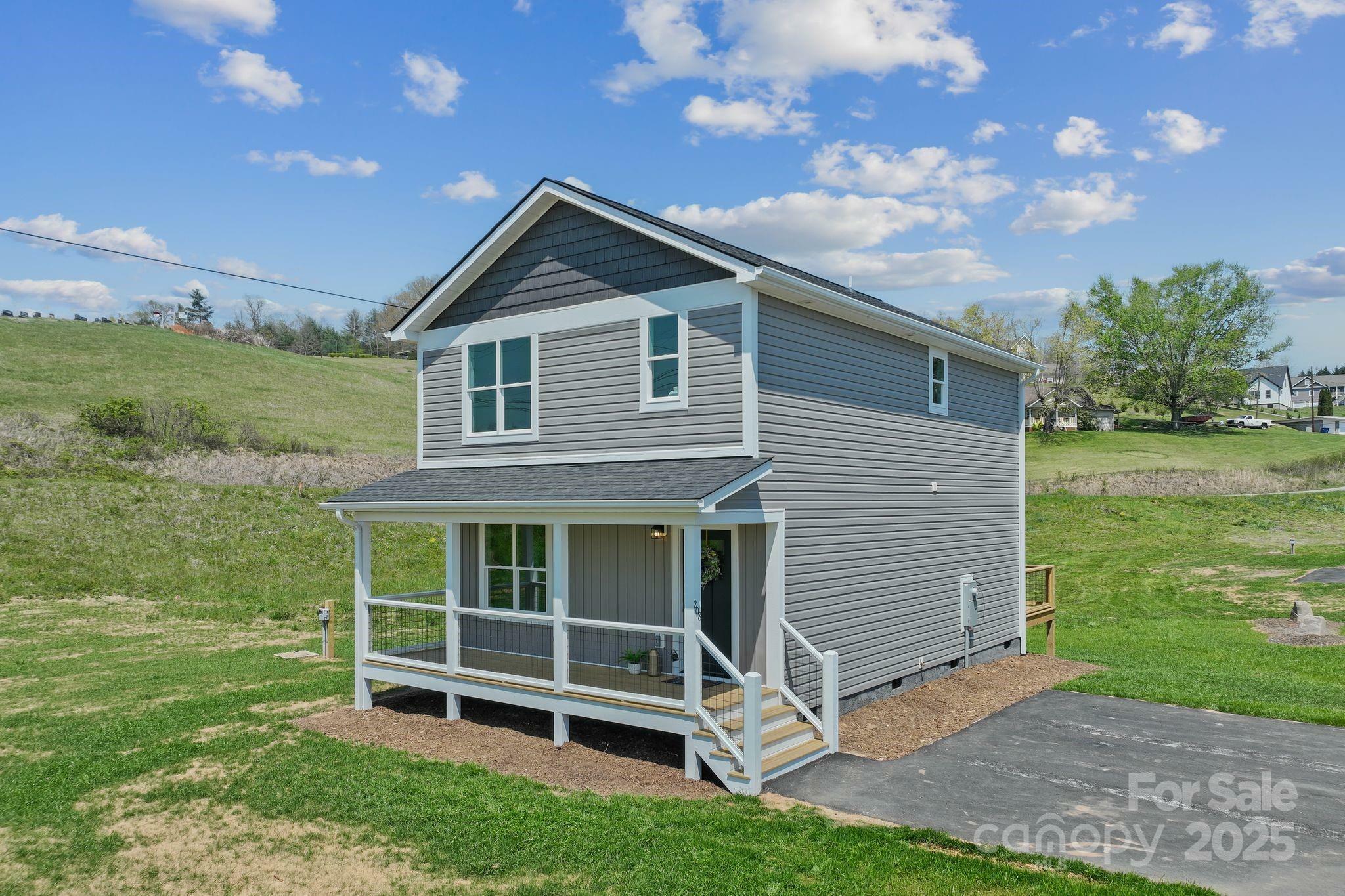 Property Photo: 208 Sycamore Farm Road NC 28748