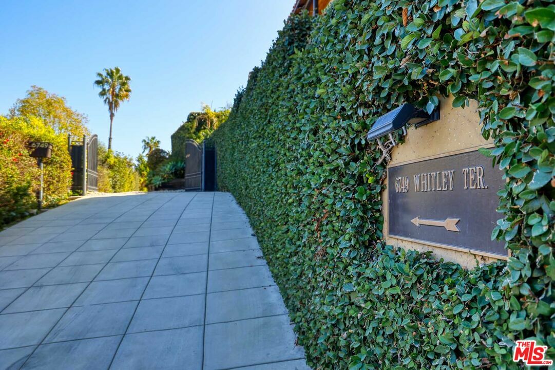 Property Photo: 6749 Whitley Ter CA 90068