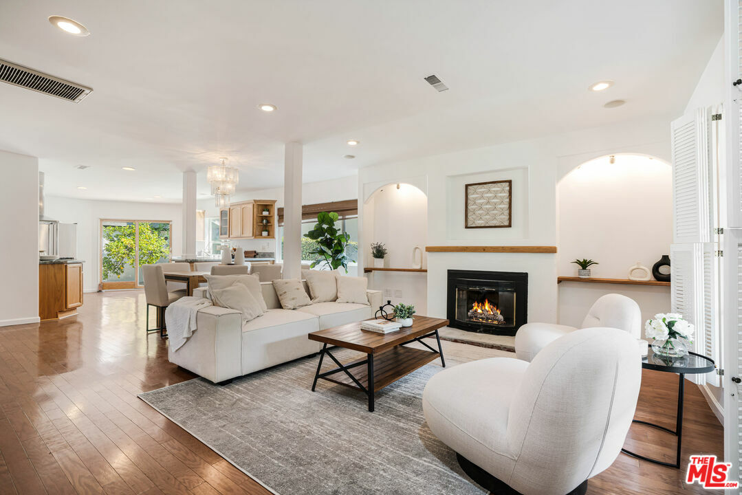 7393 W 81st St  Los Angeles CA 90045 photo