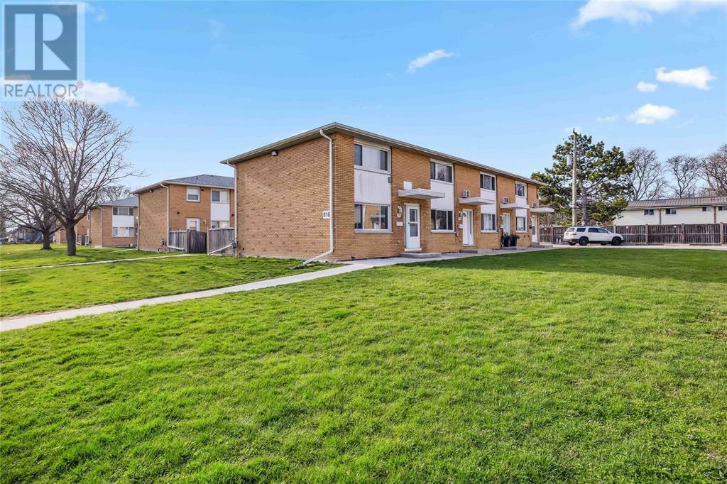 Property Photo: 816 Wellington Street 17 ON N7T 1J5