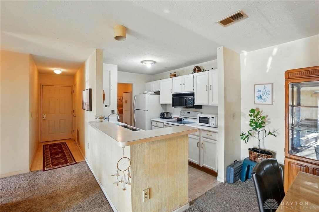 Property Photo: 6630 Wareham Court 3 OH 45459