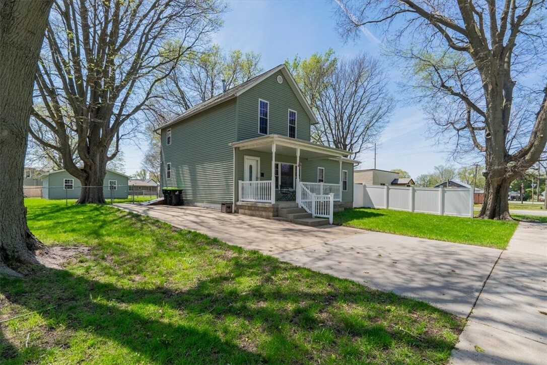 Property Photo: 109 W Bower Street IL 62554