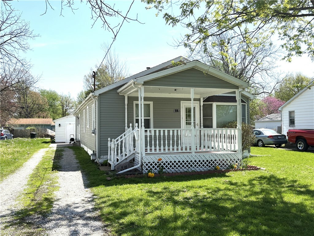 Property Photo: 616 White Avenue IL 62568