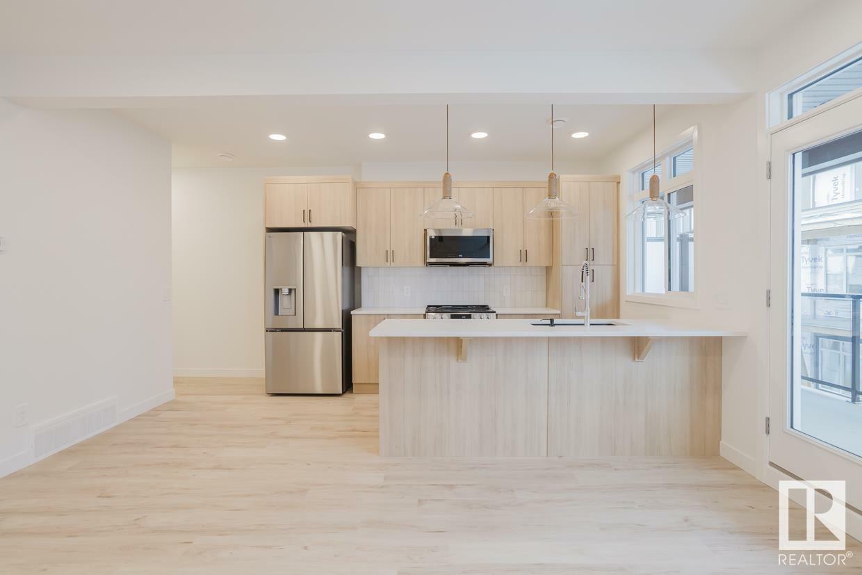 Property Photo: 16231 19 Avenue SW 17 AB T6W 5C6