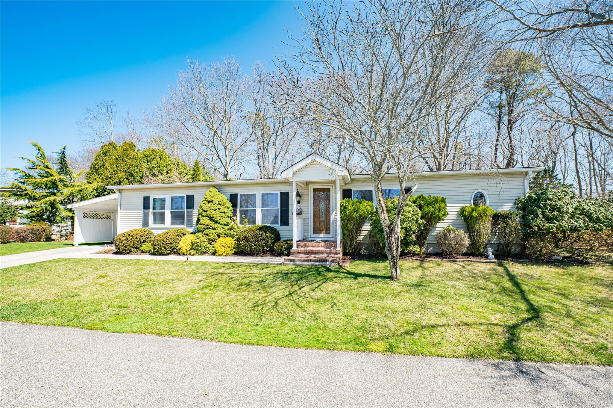1407 Middle Road 6  Calverton NY 11933 photo