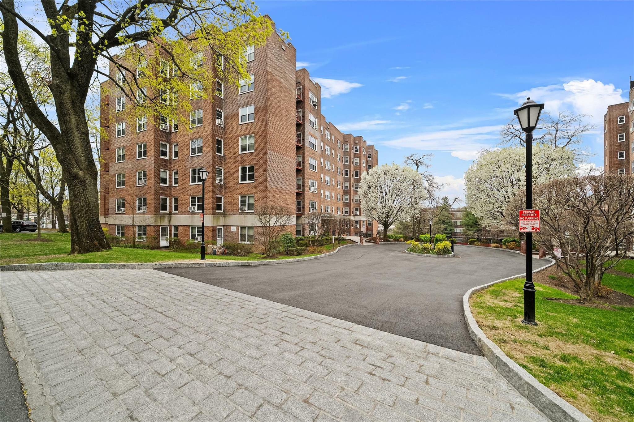 Property Photo: 280 Collins Avenue 4B NY 10552
