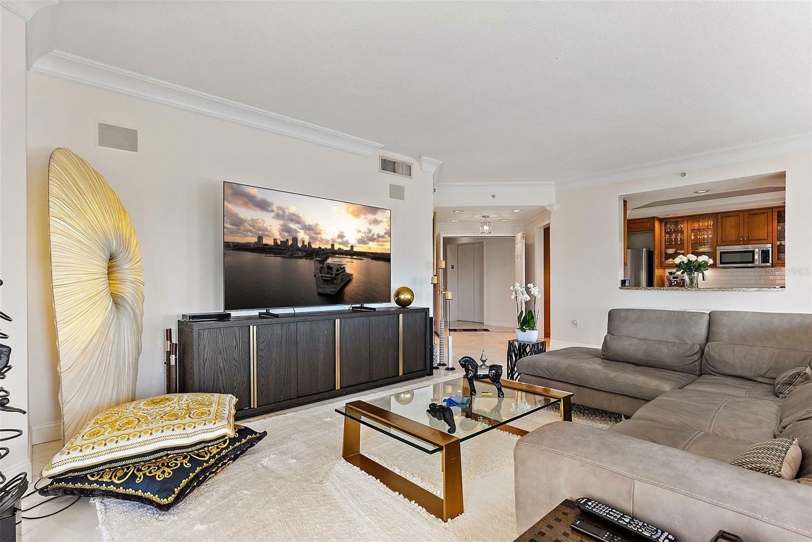 Property Photo: 555 5th Avenue NE 424 FL 33701
