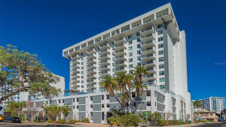 Property Photo: 101 S Gulfstream Avenue 5J FL 34236