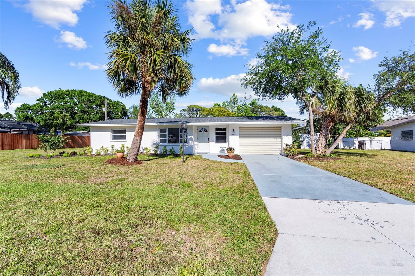 Property Photo: 2005 47th Street Court W FL 34209