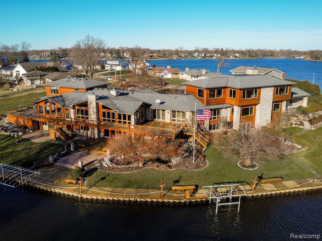Property Photo: 4190 Aquarina Street MI 48329 2118