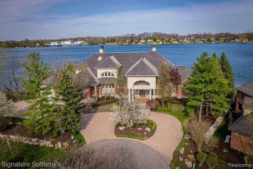 Property Photo: 82 Chateaux Du Lac MI 48430 9140