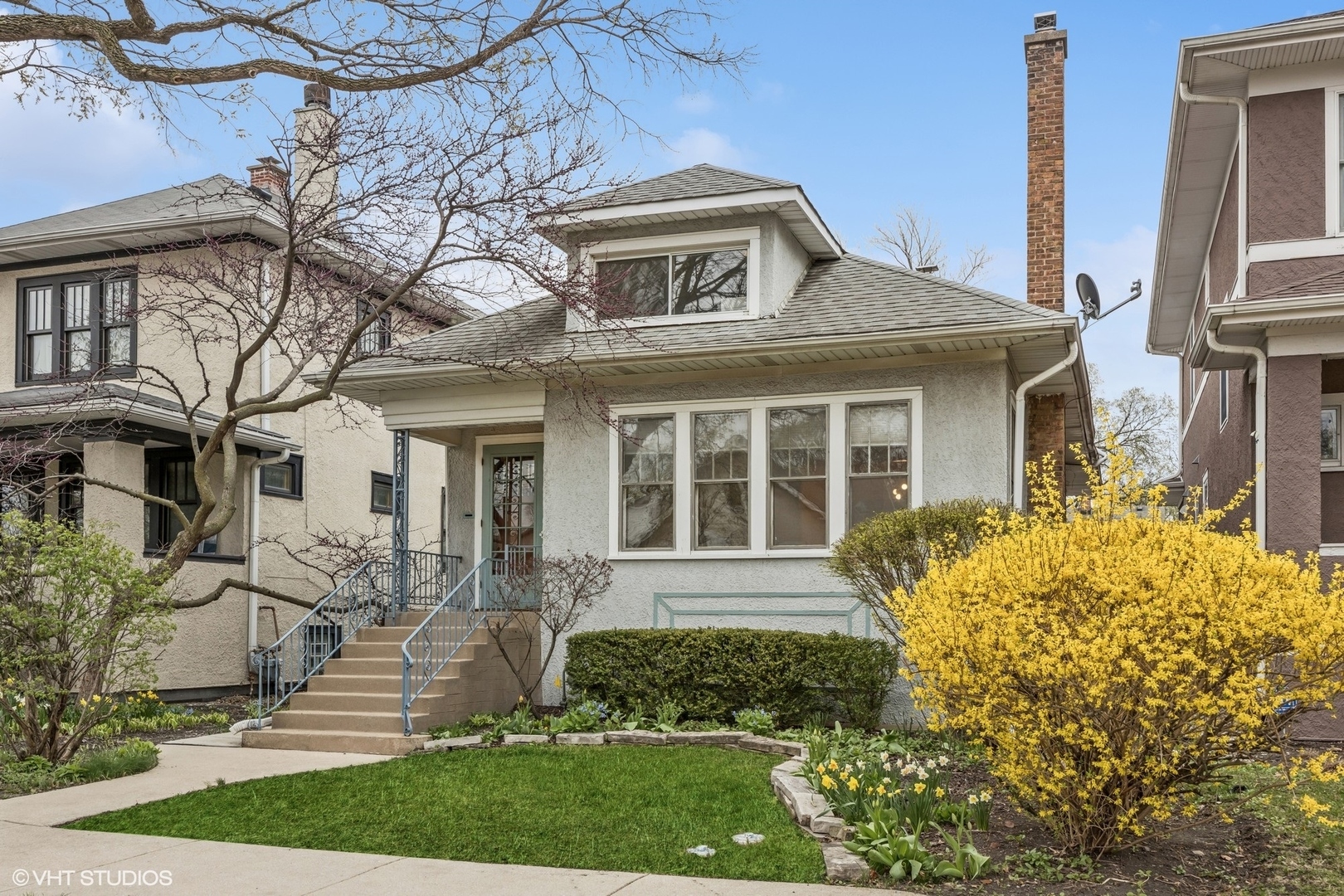 Property Photo: 840 N Harvey Avenue IL 60302