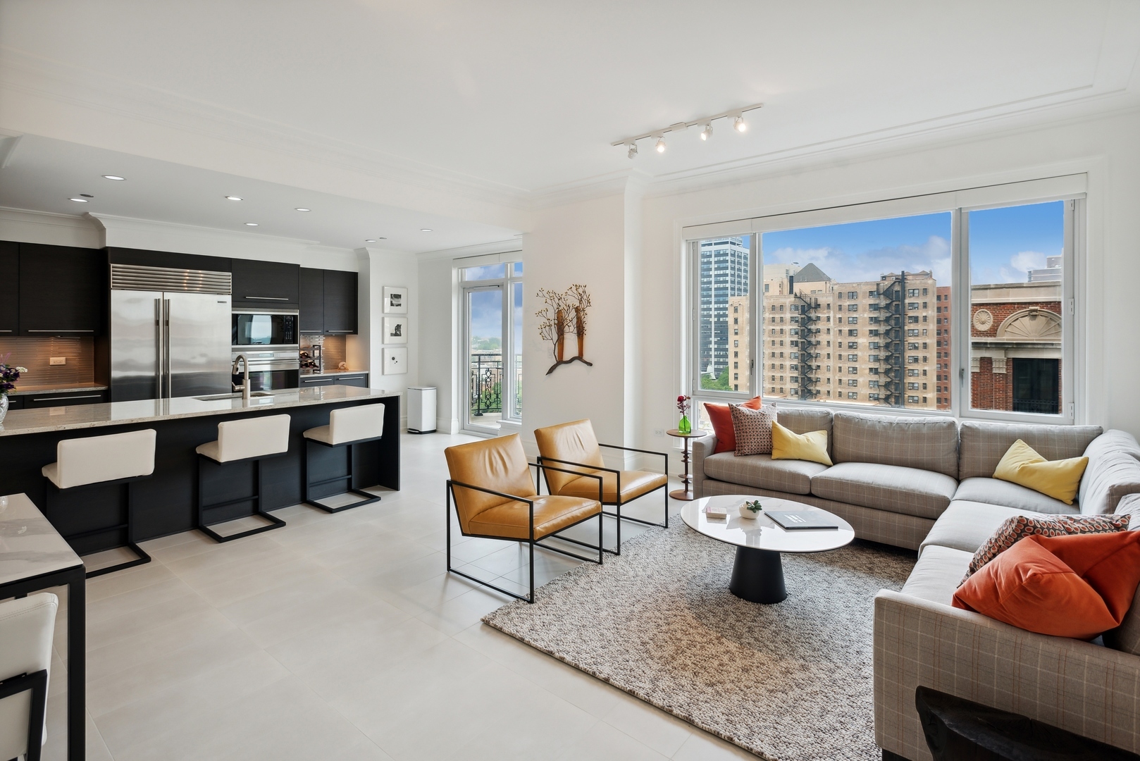 Property Photo: 2550 N Lakeview Avenue N906 IL 60614