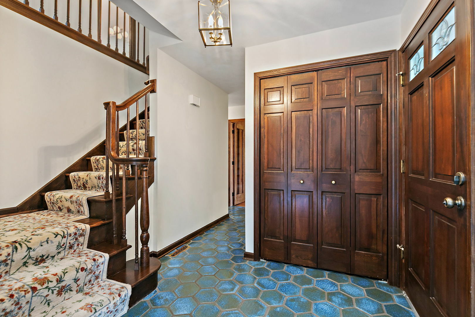 Property Photo: 110 Ilehamwood Drive IL 60115