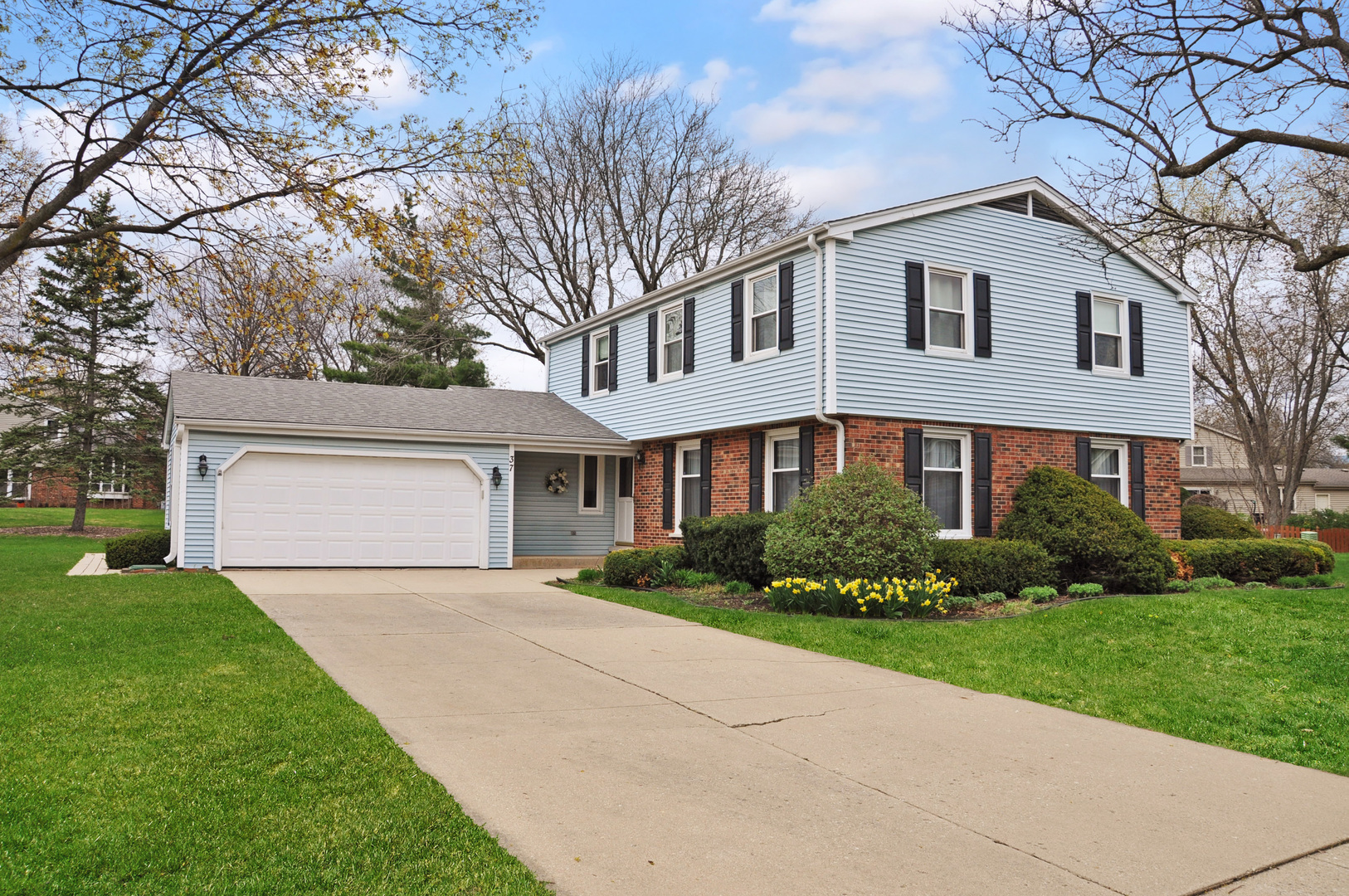 Property Photo: 37 Pottowattomie Court IL 60563