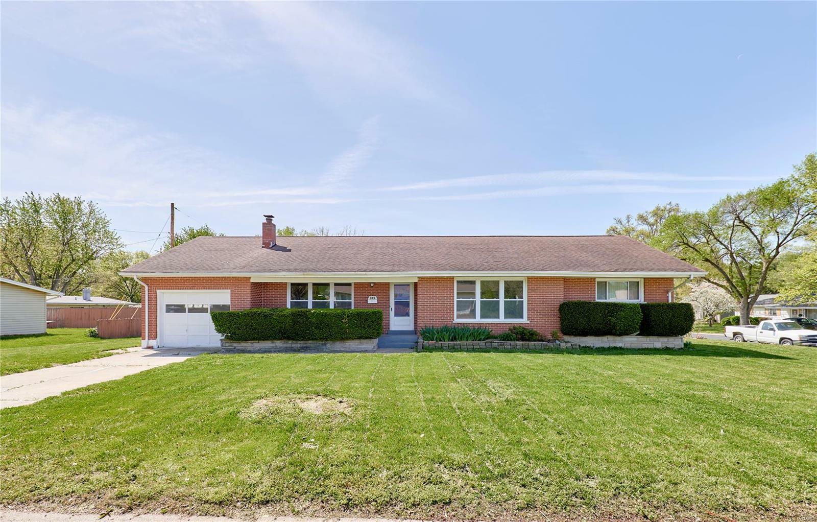 Property Photo: 320 Hawthorn Avenue MO 63301
