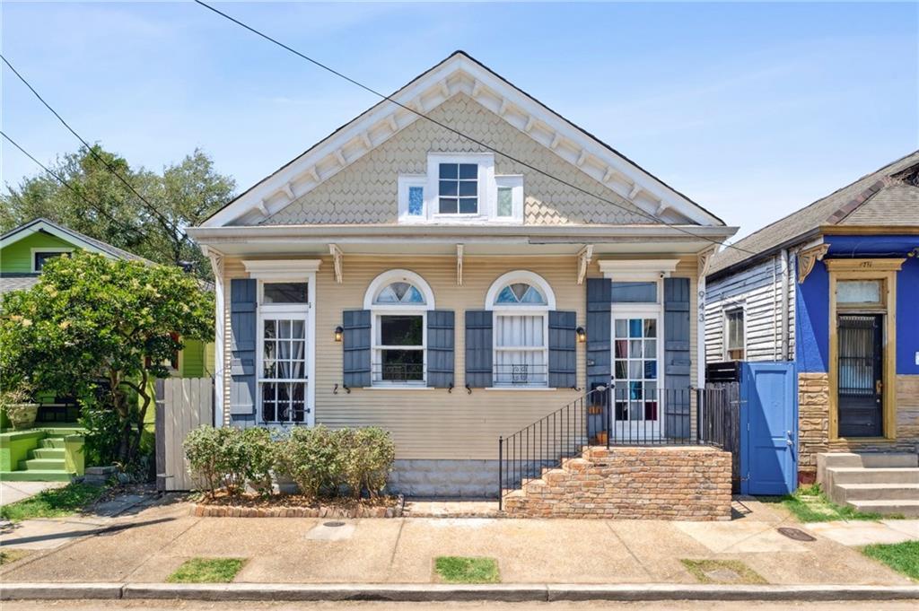 Property Photo: 943 N Rendon Street LA 70119