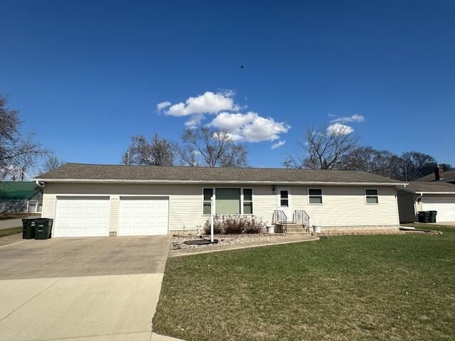 Property Photo:  701 3rd Street  MN 56311 