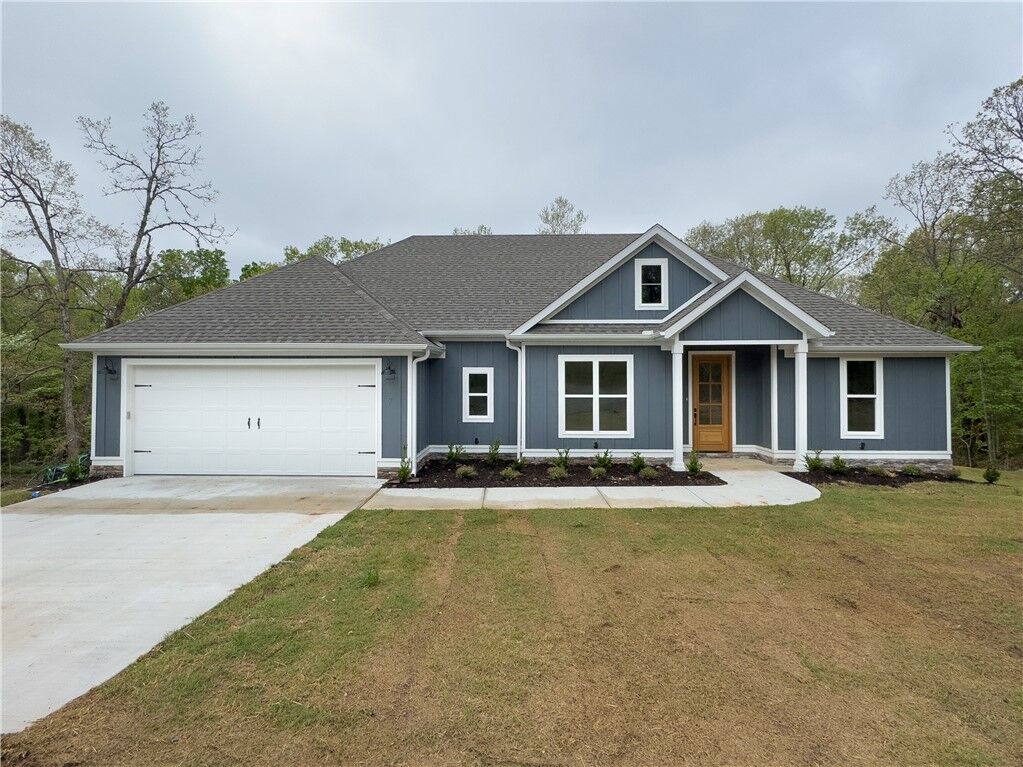 Property Photo:  7 Argyll Lane  AR 72715 