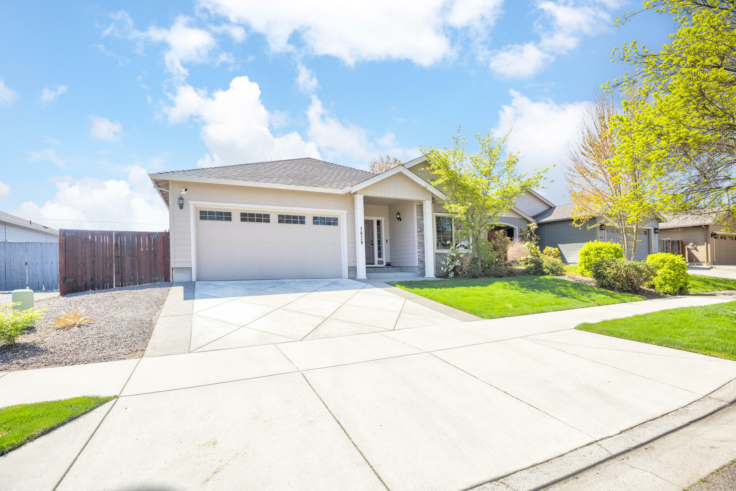 Property Photo:  1829 Windward Drive  OR 97501 