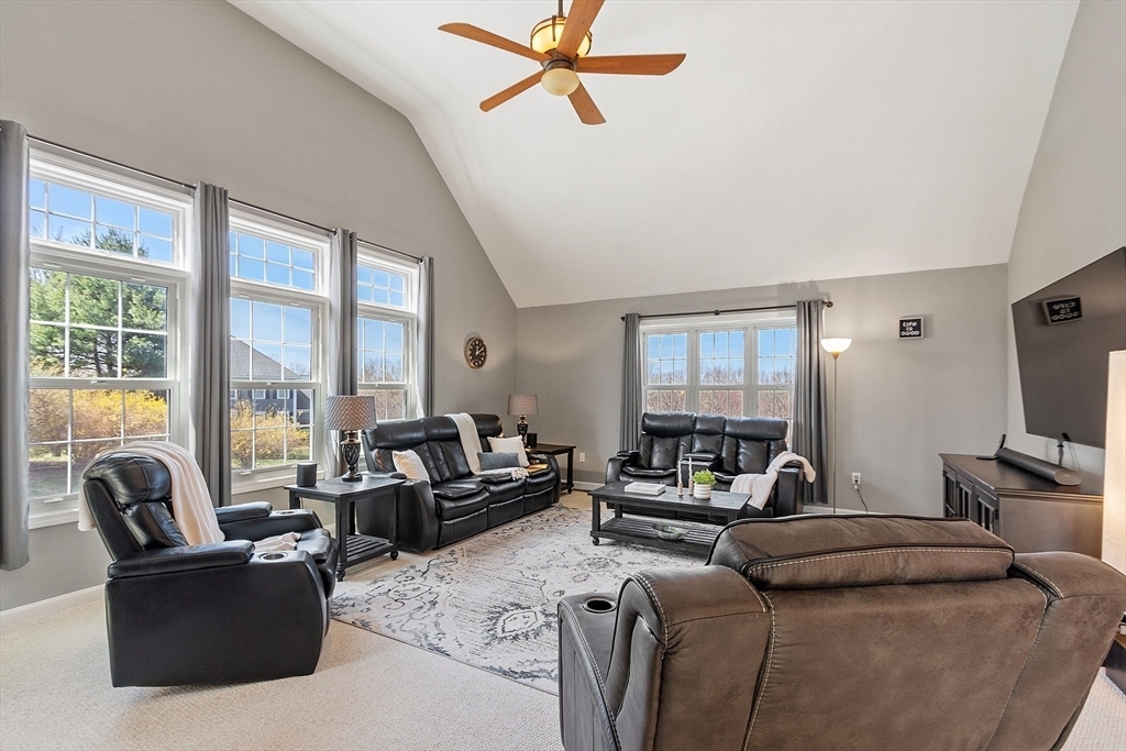 Property Photo: 14-F Farmington Dr MA 01545