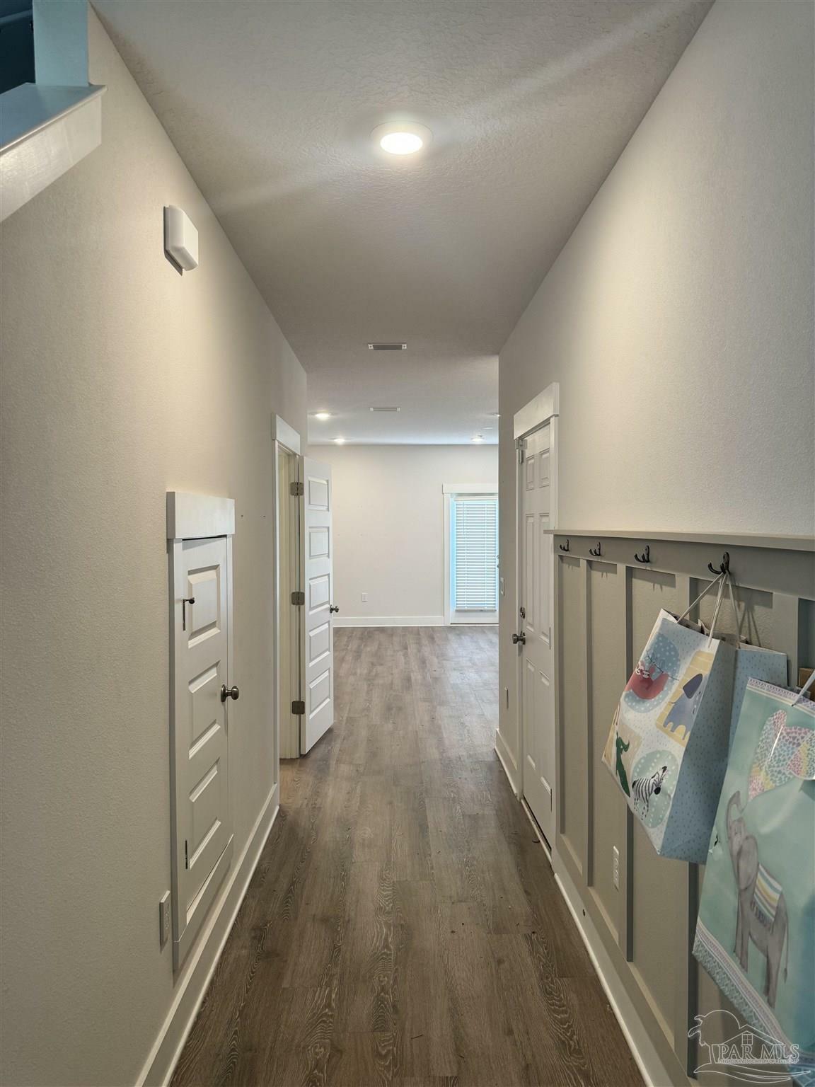 Property Photo: 1566 Iroquois Ct FL 32534