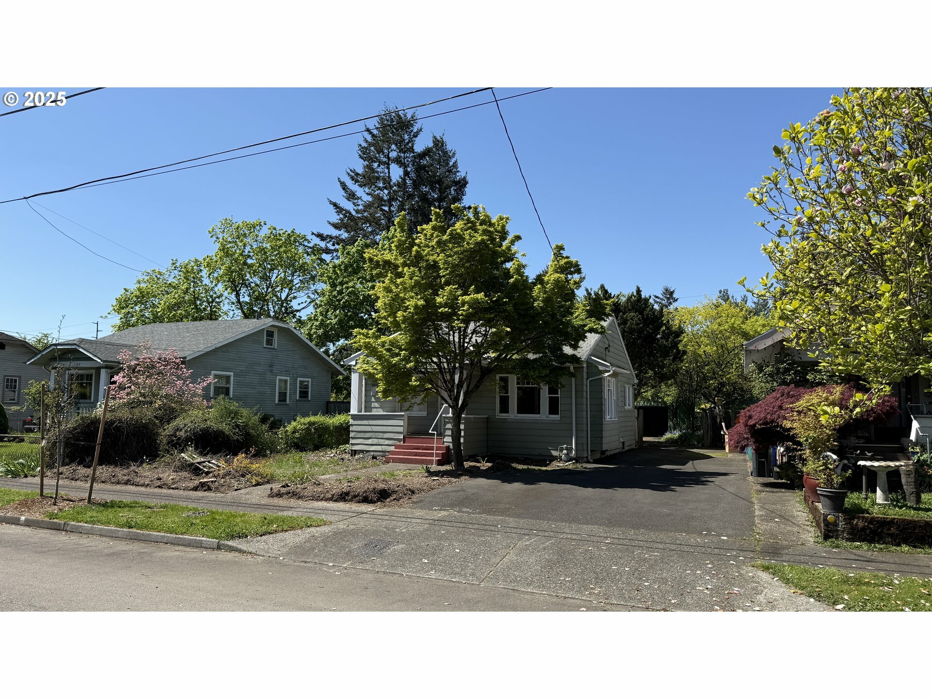 Property Photo: 5201 SE 68th Ave OR 97206