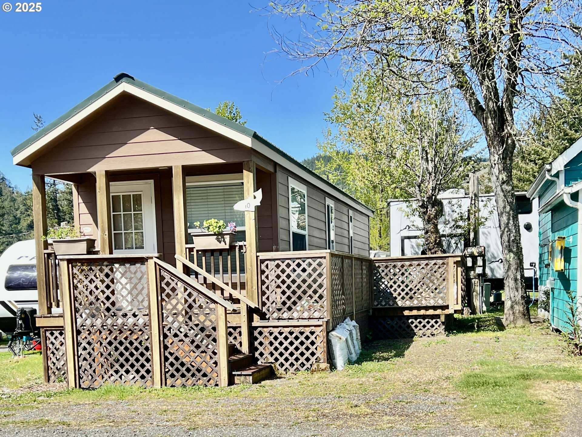 Property Photo: 97136 N Bank Rogue River Rd 10 OR 97444