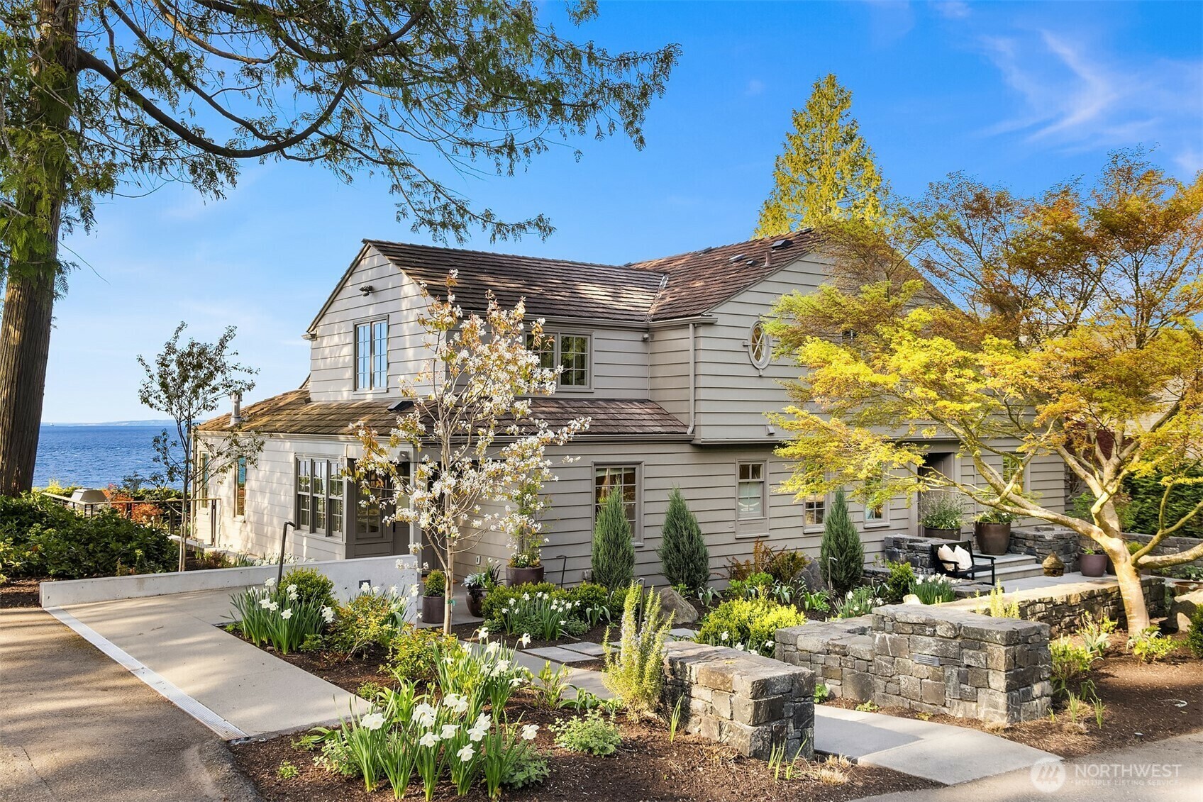 Property Photo: 4594 W Cramer Street WA 98199