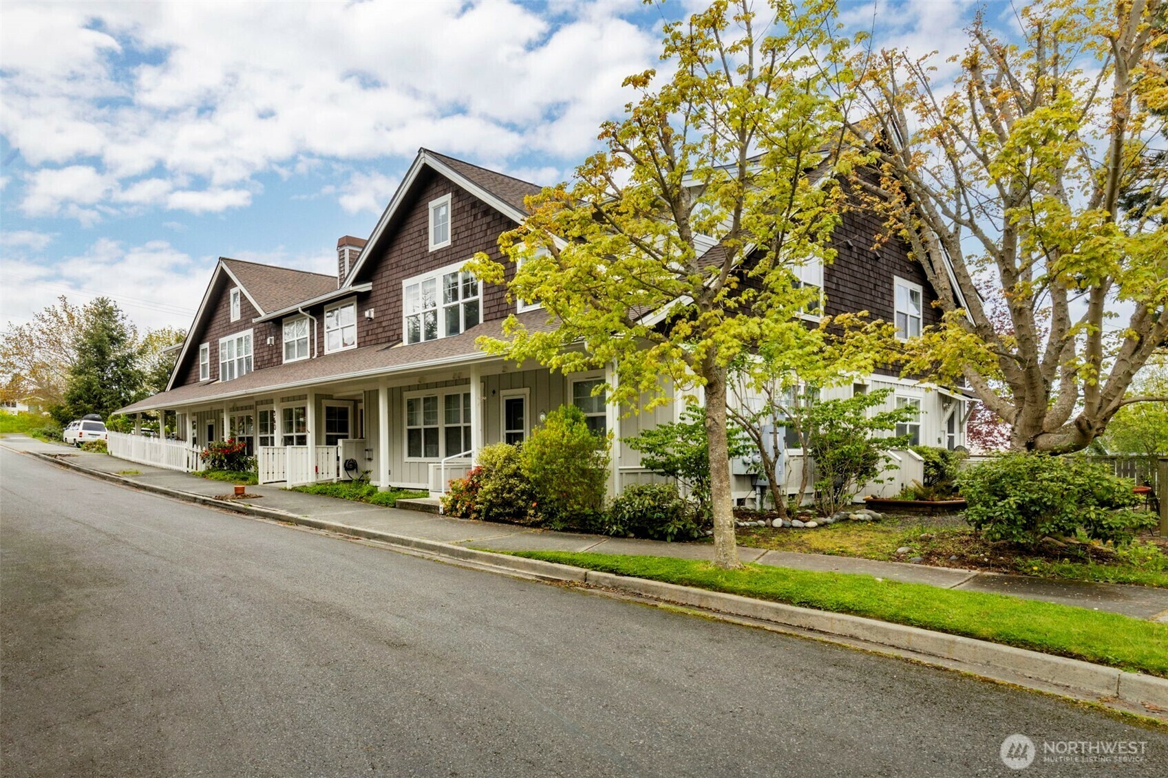 Property Photo: 350 Castellano Way 204 WA 98368