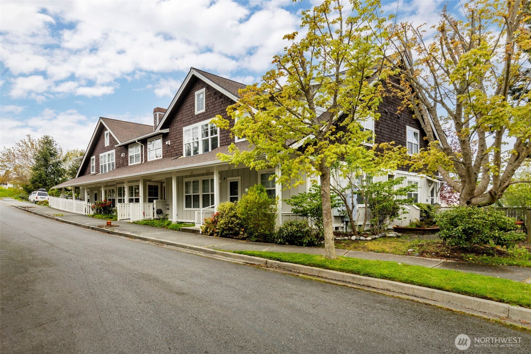 Property Photo: 350 Castellano Way 204 WA 98368